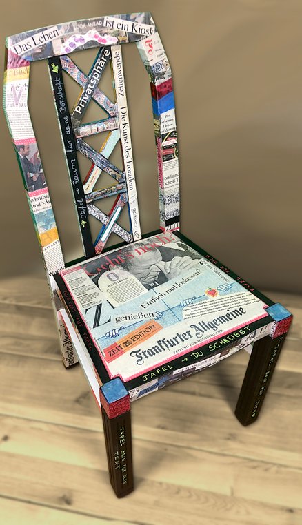 Stylischer Stuhl mit Raum für Personalisierung • KreaFreiKunst by TLN